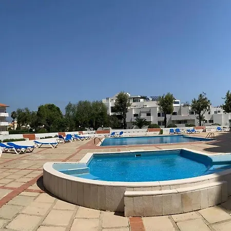 Apartman 2-bedroom In Albufeira, 10 Minutes From The Beach, With Pool