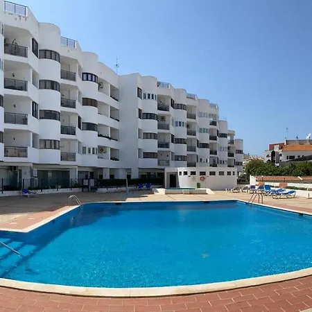 Apartman 2-bedroom In Albufeira, 10 Minutes From The Beach, With Pool