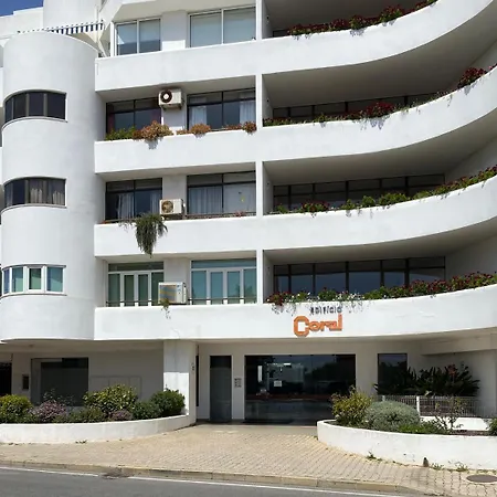 2-bedroom In Albufeira, 10 Minutes From The Beach, With Pool Albufeira